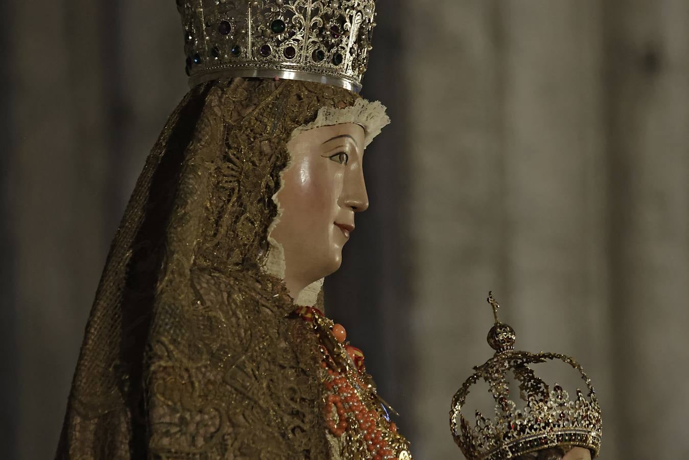 Sevilla se prepara para la mañana de la Virgen