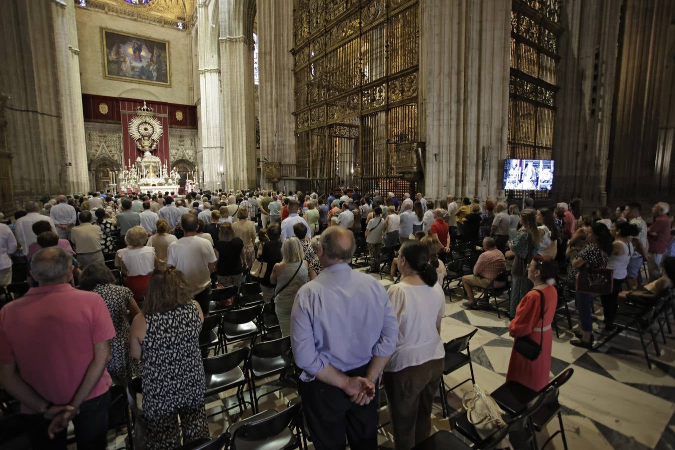 Sevilla se prepara para la mañana de la Virgen