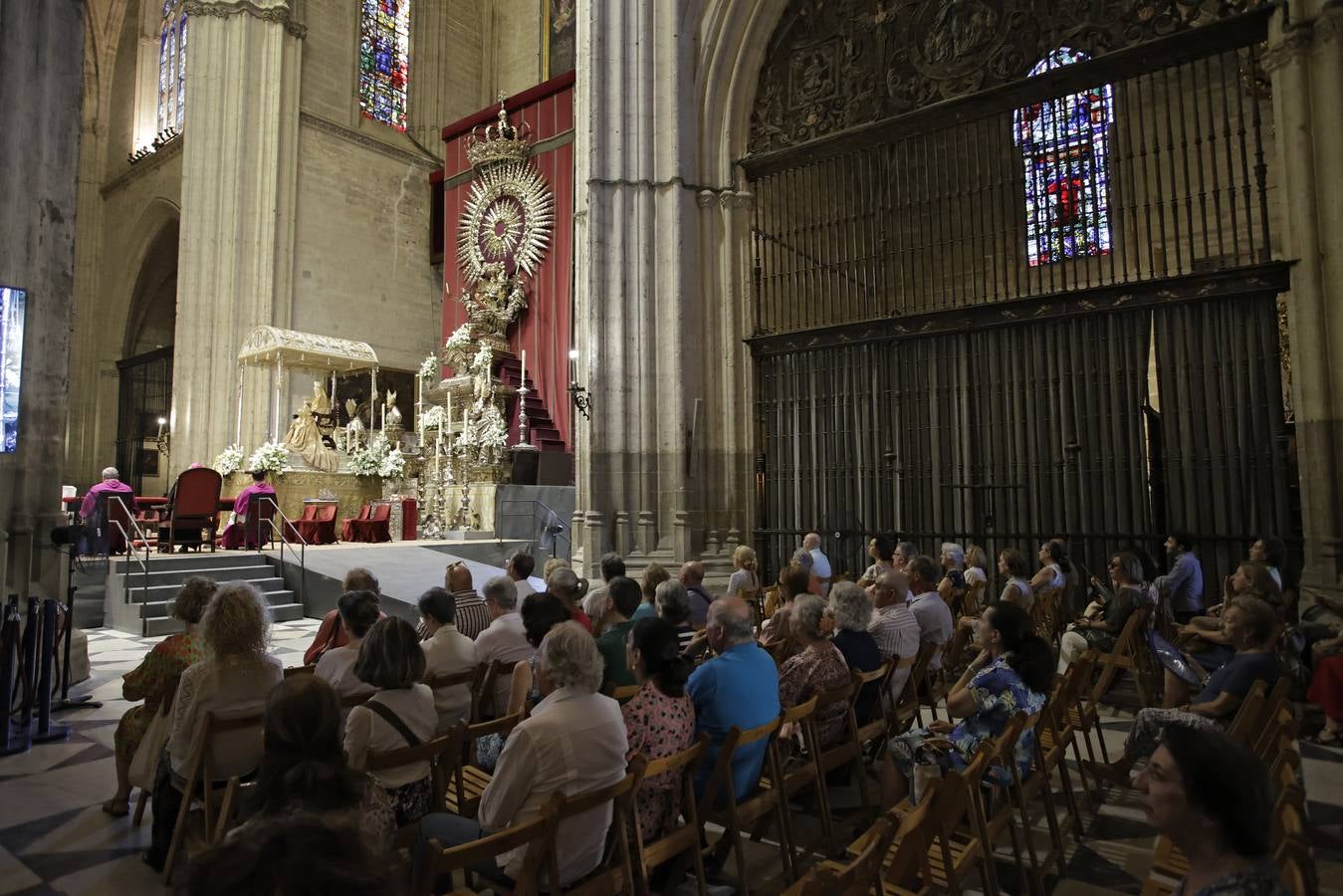 Sevilla se prepara para la mañana de la Virgen