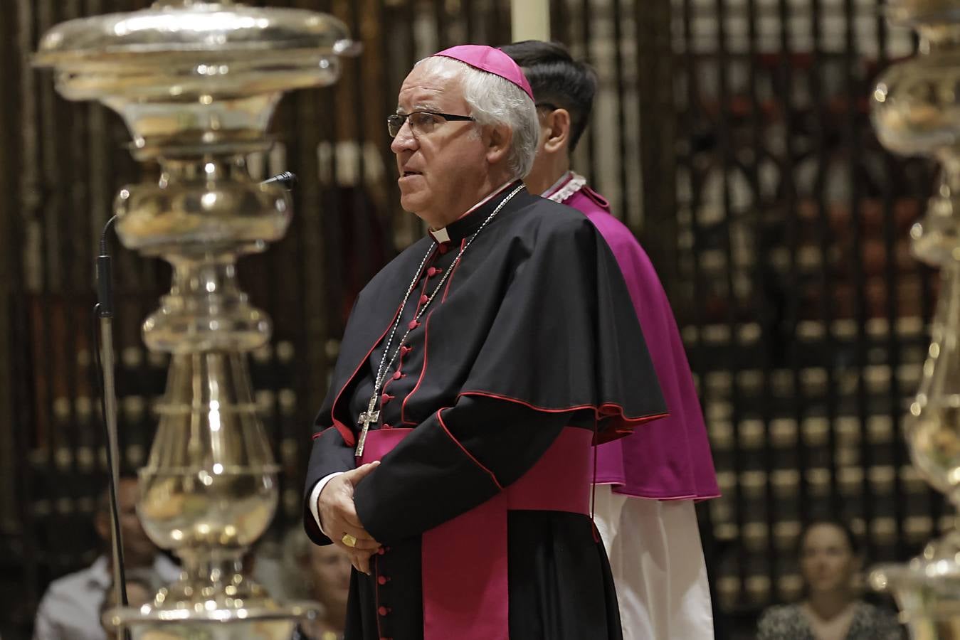 Sevilla se prepara para la mañana de la Virgen