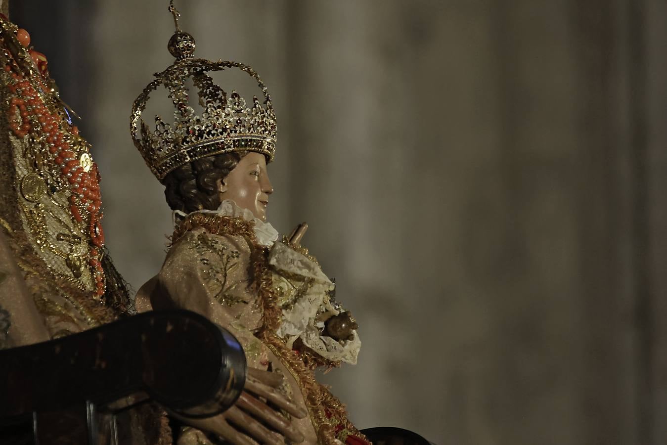 Sevilla se prepara para la mañana de la Virgen