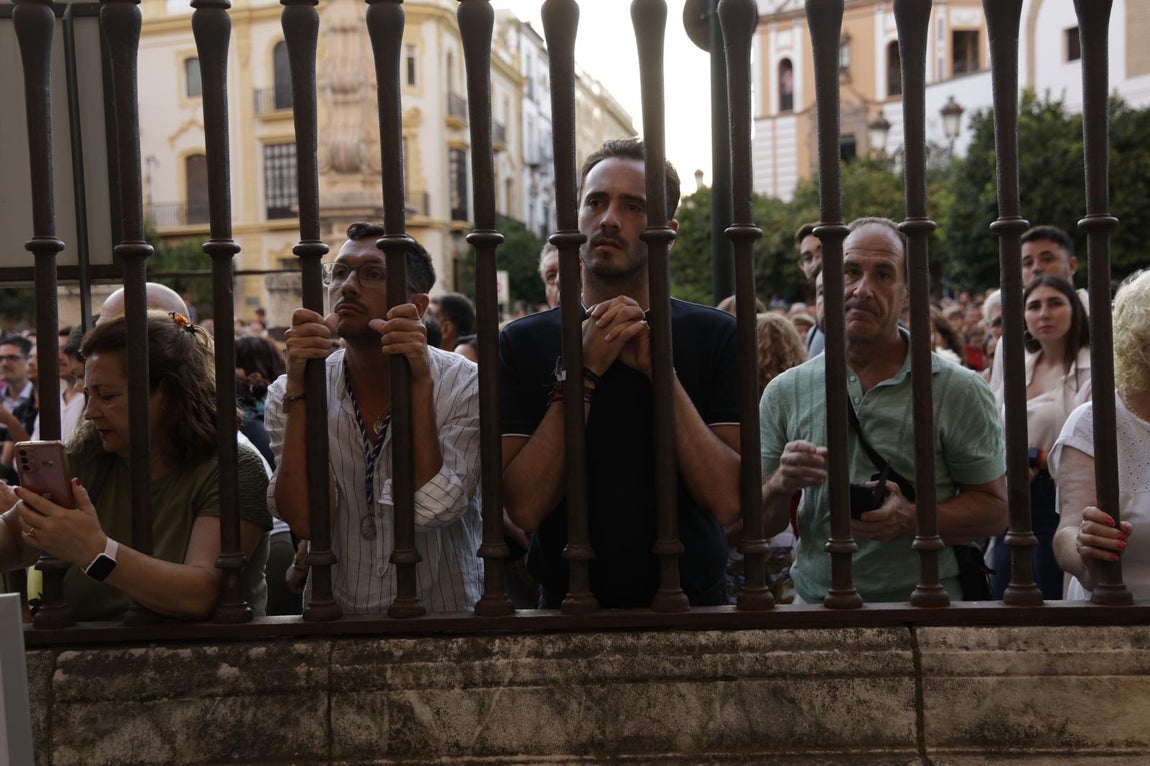 Momentos de la procesión de la Virgen de los Reyes
