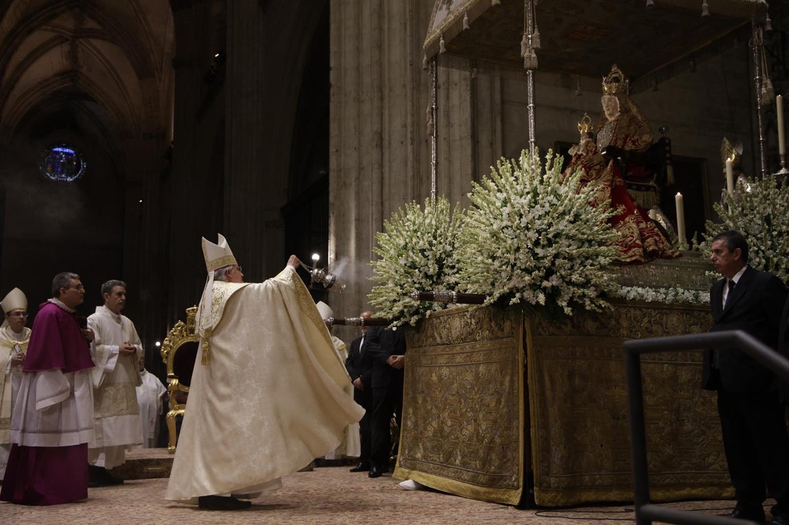 Momentos de la procesión de la Virgen de los Reyes
