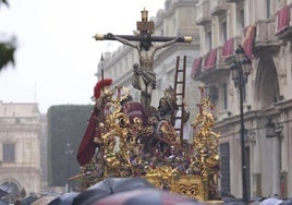 La Semana Santa de Sevilla de 2024 en fotografías: el estreno de un misterio pasado por agua