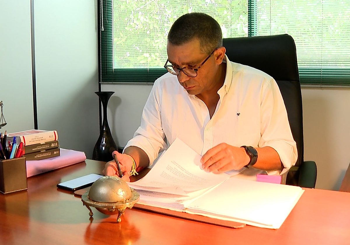 El abogado sevillano José Antonio Sires defiende a la víctima de «Candi»