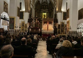 Estampas de la Semana Santa de Sevilla de 2024: los hermanos del Cristo de Burgos