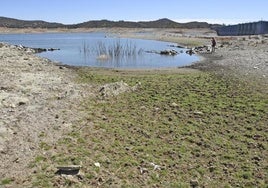 Dos de los pantanos que abastecen a Sevilla pierden en menos de tres meses más de la mitad de su agua embalsada