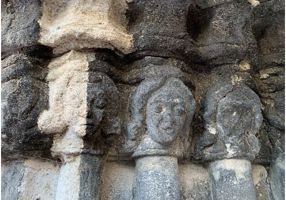 Detalle de la puesta principal del templo