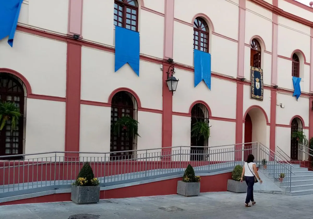 Fachada principal del Ayuntamiento de Alcalá de Guadaíra