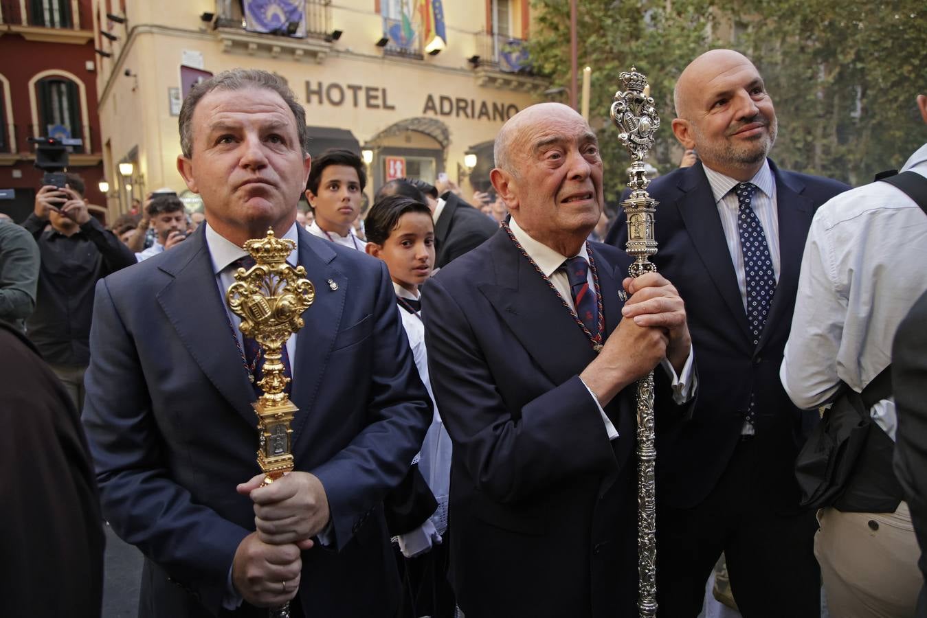 Un momento del traslado a la Catedral este sábado de la Piedad de la Hermandad del Baratillo