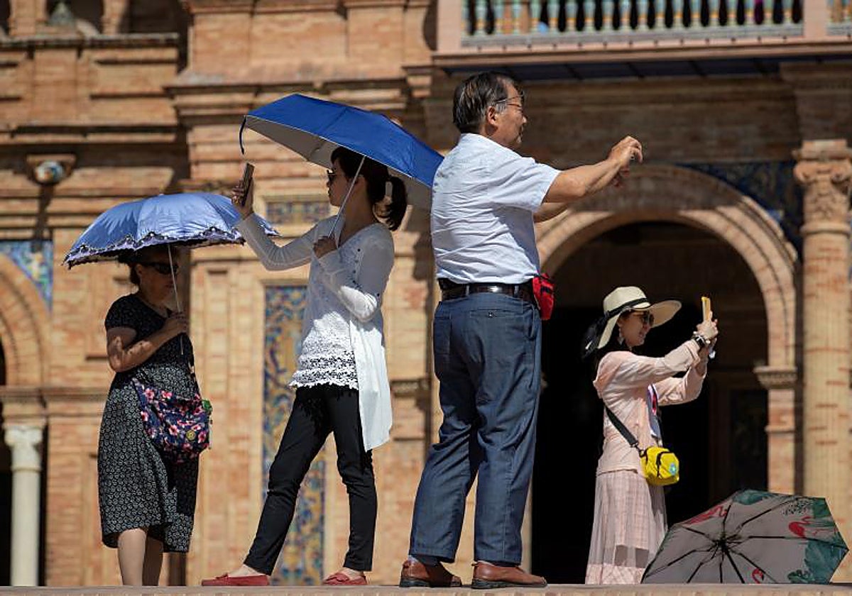 Turistas asiáticos este verano en la Plaza de España