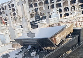 Destrozan tumbas de madrugada en el Cementerio de Sevilla