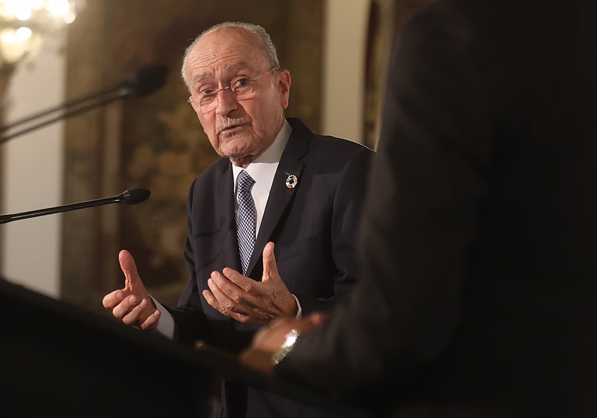 Francisco de la Torre durante su exposición