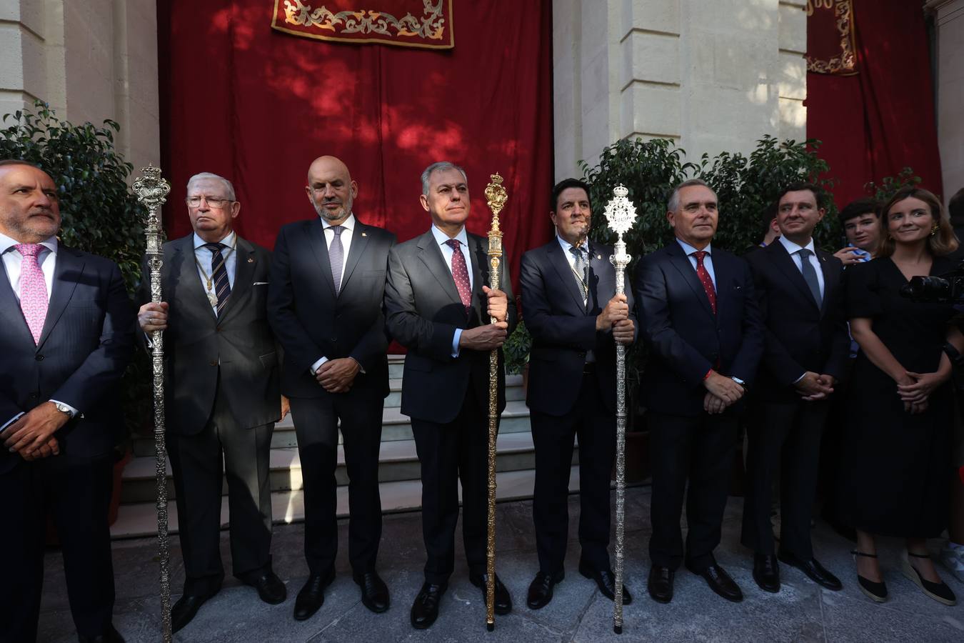 Procesión triunfal de la Virgen de la Piedad del Baratillo tras ser coronada