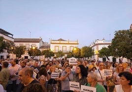 Los vecinos de Lora del Río se manifiestan en demanda a la problemática del agua