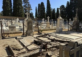 El mal estado del cementerio de Sevilla, en imágenes