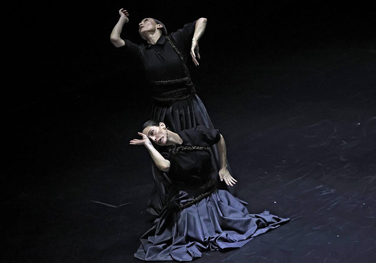Florencia e Isidora Oz, juntas en el escenario del Teatro Central