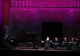 Tres generaciones flamencas iluminan la noche del Alcázar