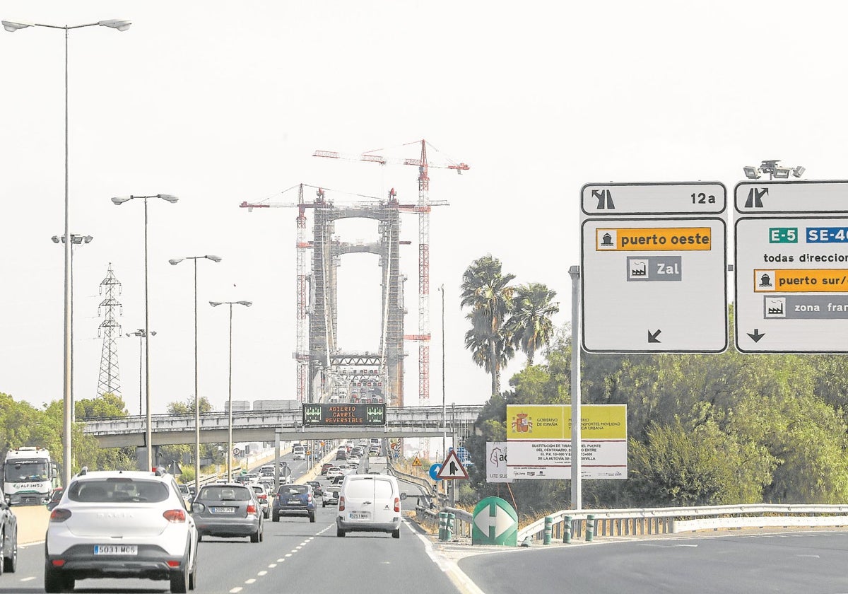 Aspecto actual de las obras en el Puente del Centenario