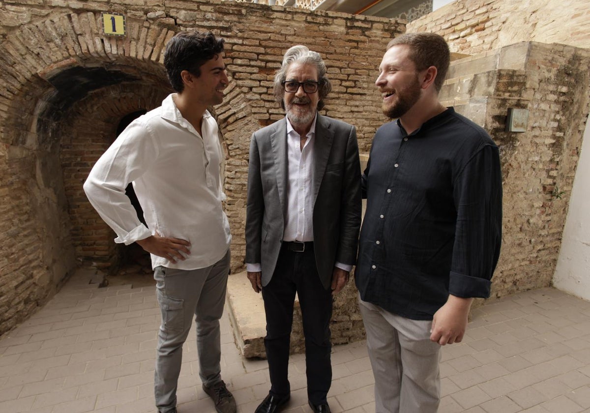 Luis Ybarra conversa con Rafael Riqueni y Alejandro Hurtado