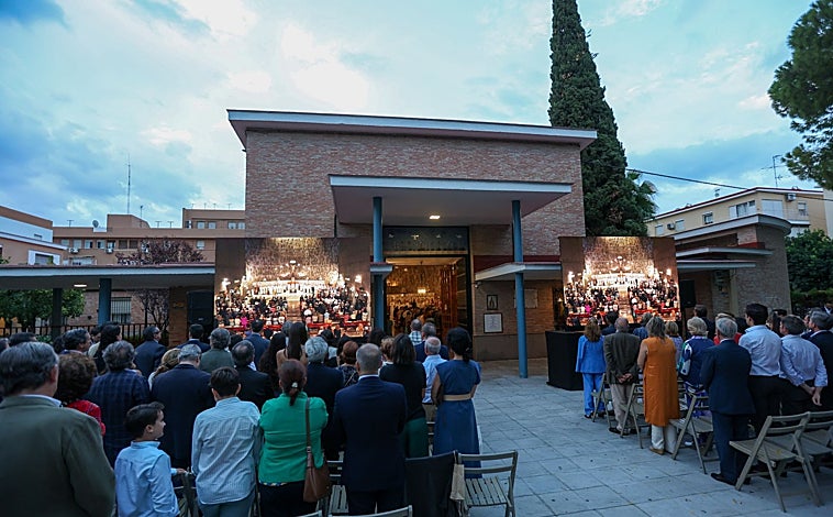Imagen principal - 25 años de sacerdocio de Ignacio Jiménez Sánchez -Dalp: barrio, parroquia, cura