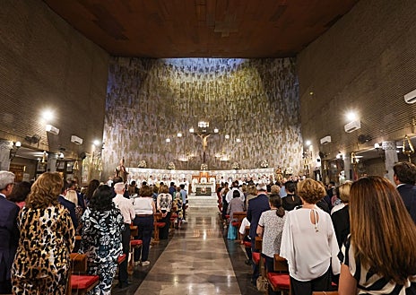 Imagen secundaria 1 - 25 años de sacerdocio de Ignacio Jiménez Sánchez -Dalp: barrio, parroquia, cura