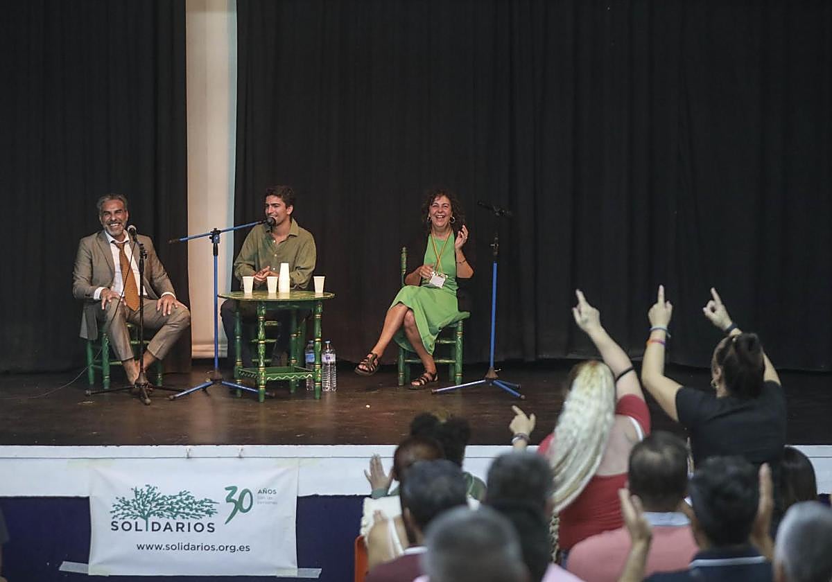 El encuentro de El Granaíno con los presos y presas de Sevilla I ha puesto varias veces al público en pie