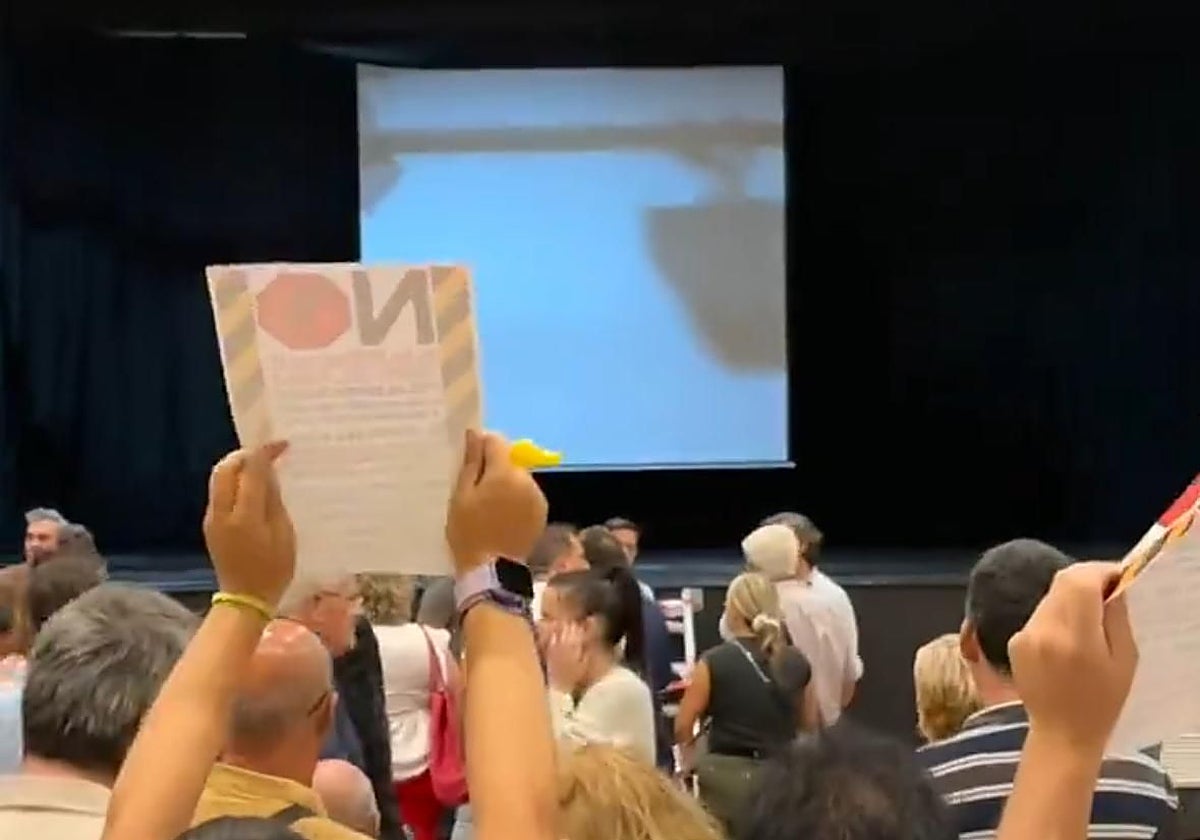 Una imagen de los vecinos protestando