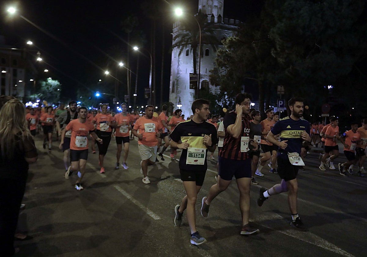 Corredores de la nocturna en un instante de la prueba