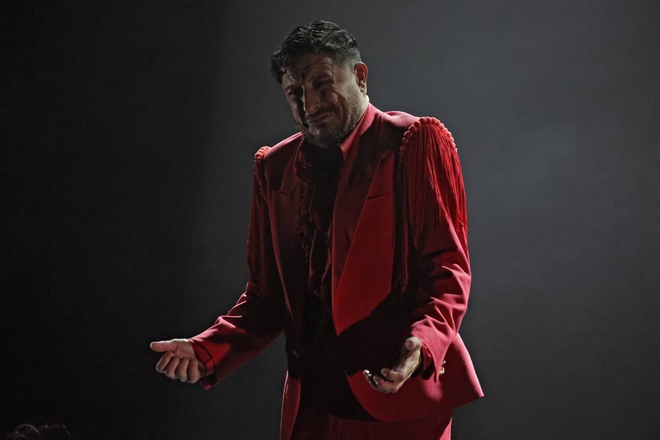 David Palomar, durante un momento de su espectáculo 'Desamparao' en el Teatro Alameda de Sevilla