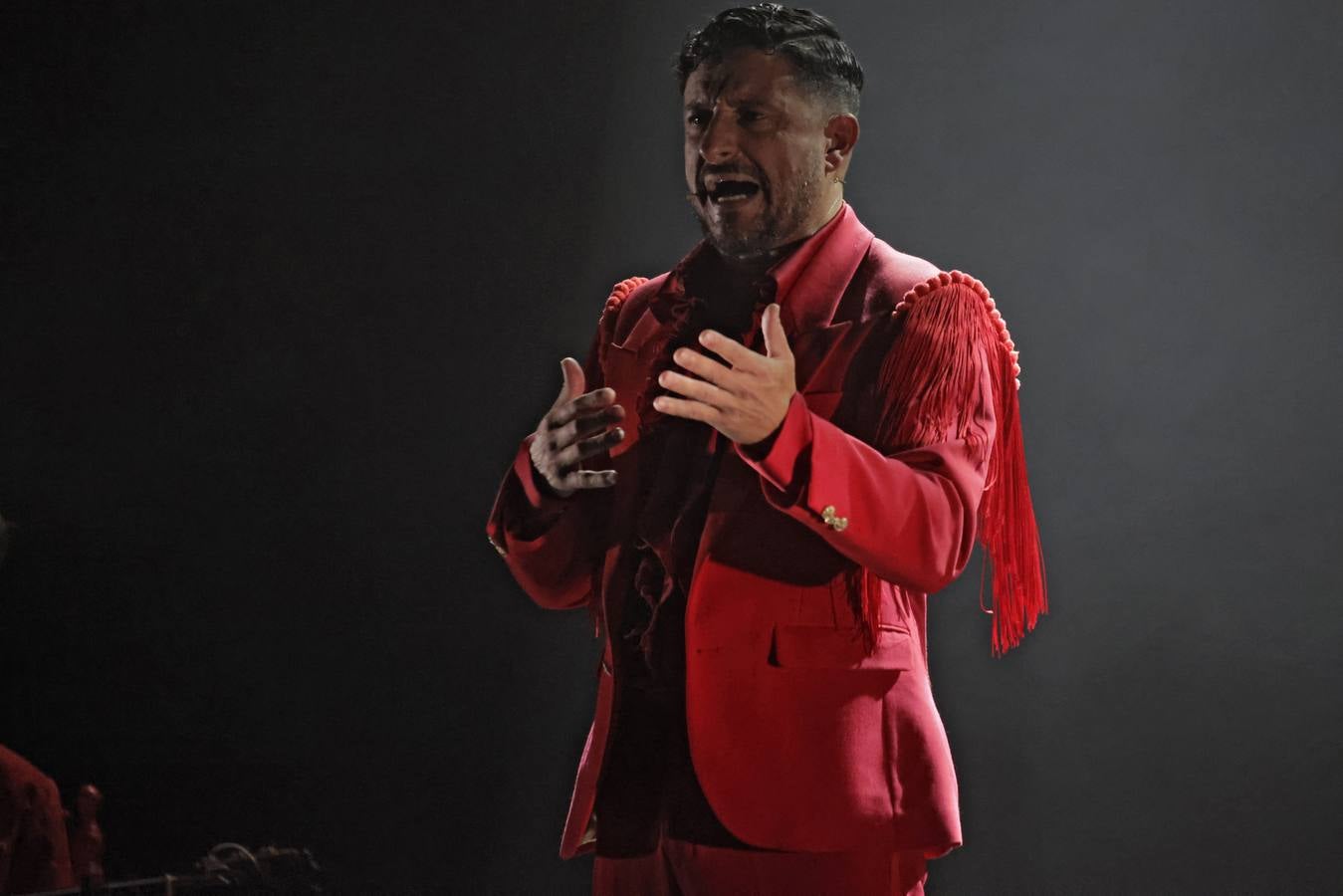 David Palomar, durante un momento de su espectáculo 'Desamparao' en el Teatro Alameda de Sevilla