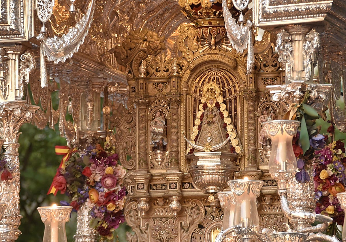 Simpecado del Rocío de la Macarena