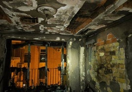 Salvan a tres menores y a su madre de un aparatoso incendio en un piso de Mairena del Aljarafe