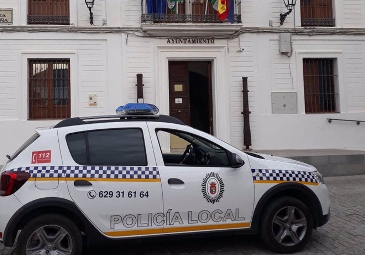 Un coche de la Policía Local de Salteras