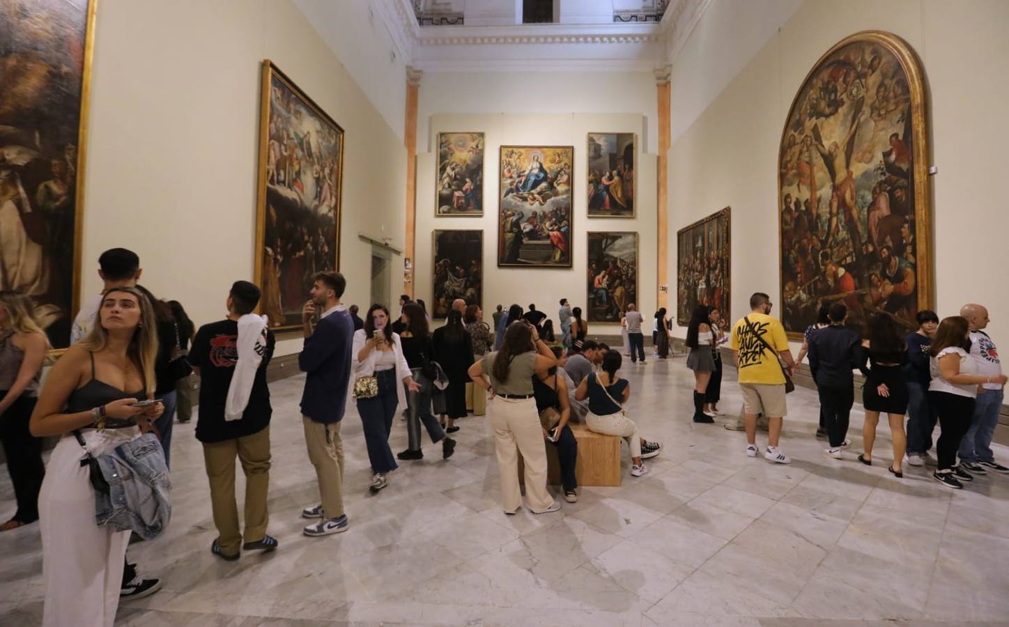 El Museo de Bellas Artes recibió cientos de visitas durante la noche