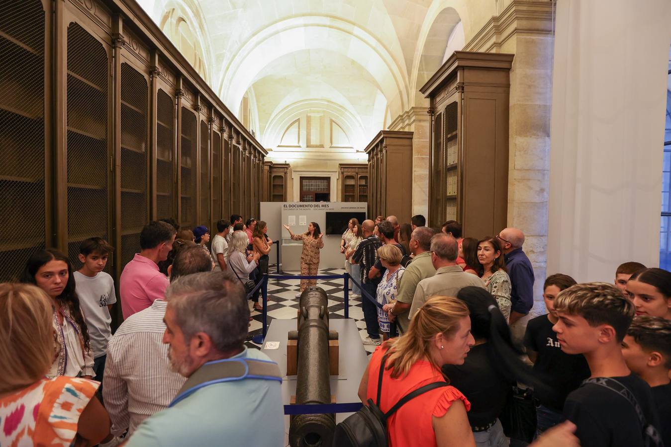 El Archivo de Indias recibió a numerosos visitantes durante la Noche en Blanco