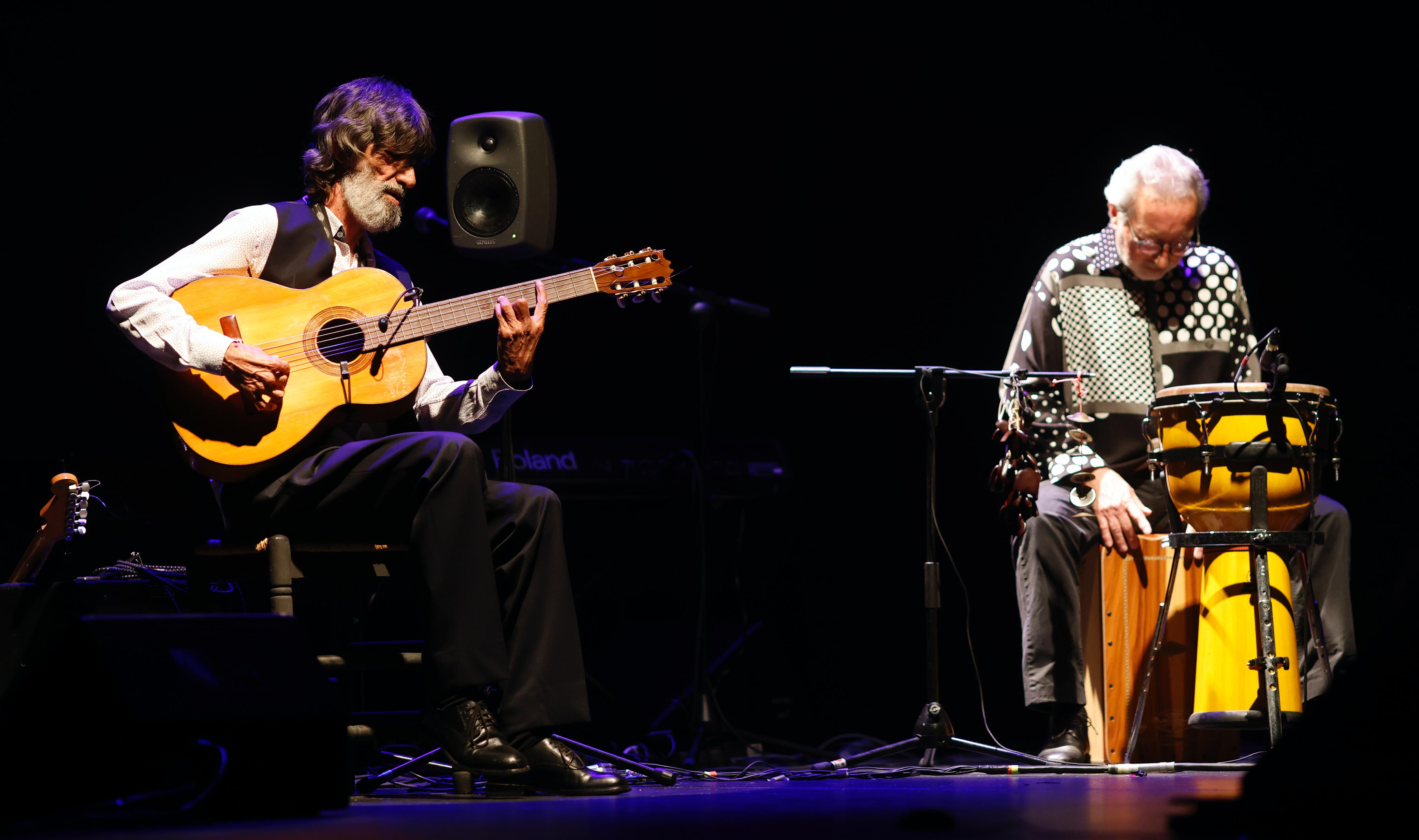 Un instante del espectáculo celebrado este viernes en el Teatro Alameda con Emilio Caracafé