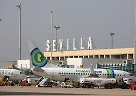 Aena licita las obras de la cubierta de la terminal del Aeropuerto de Sevilla