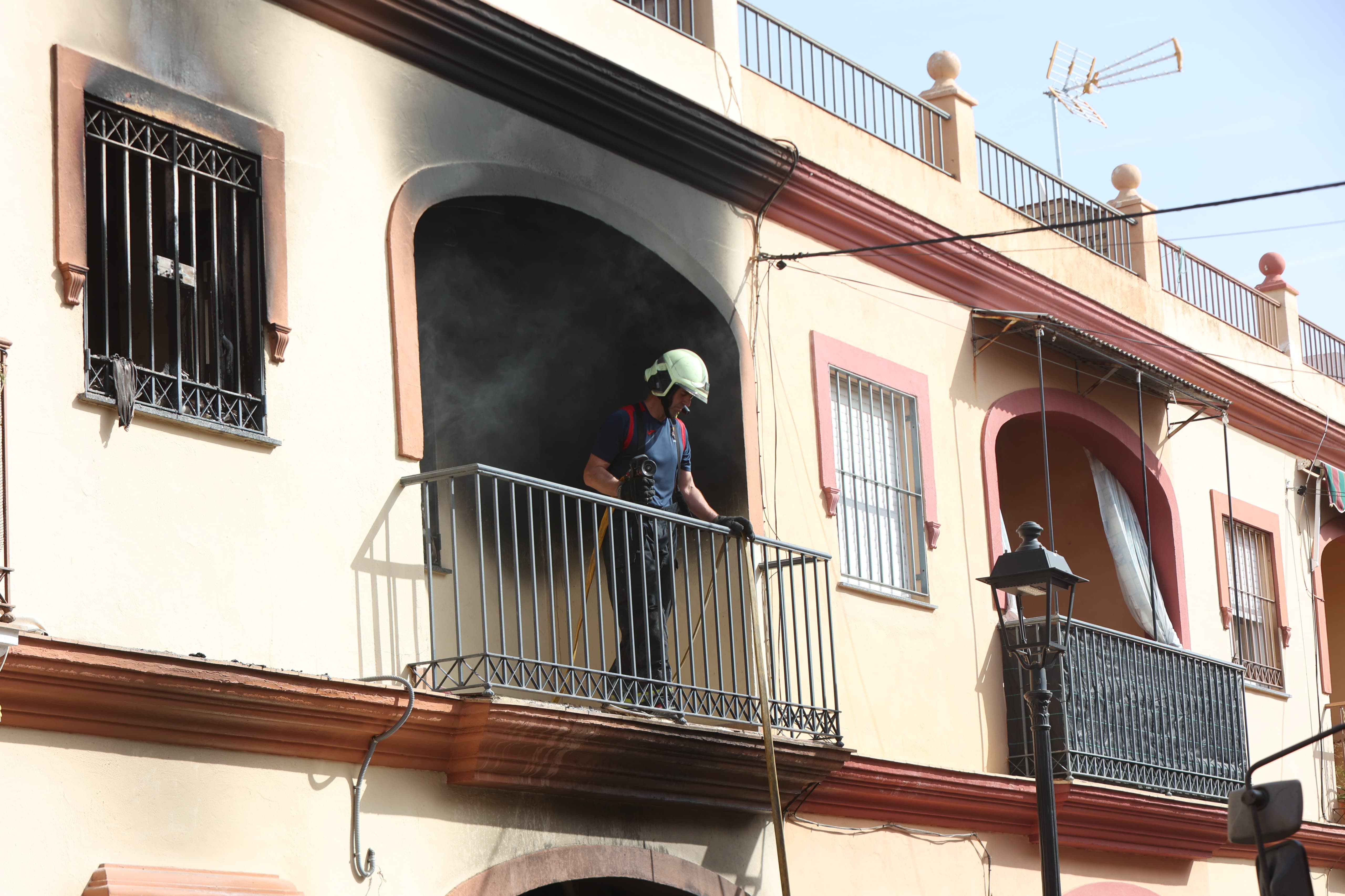 Imágenes que deja el trágico incendio de Guillena