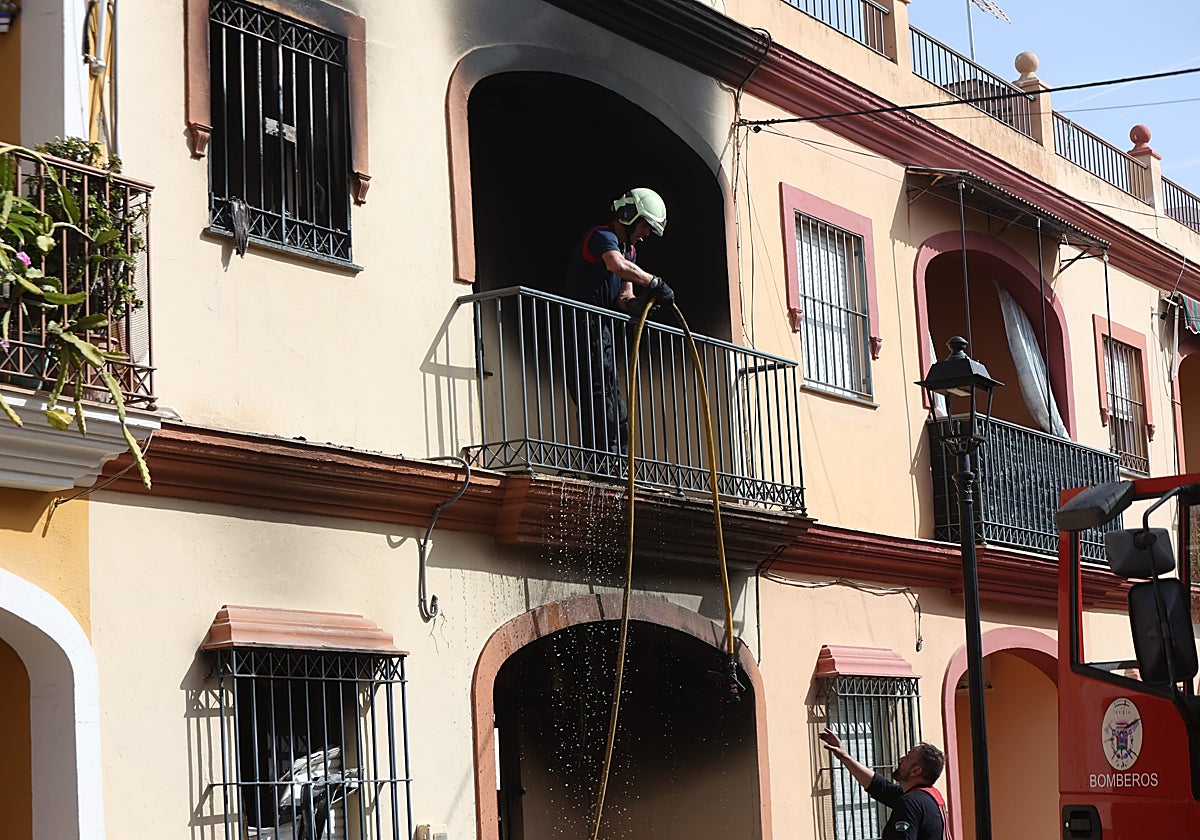 Imágenes que deja el trágico incendio de Guillena