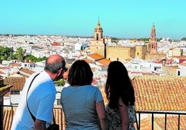 Los alcaldes recelan de la implantación de una tasa turística en la provincia de Sevilla