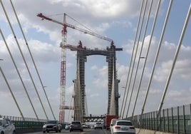 En la noche de hoy martes comienzan los cortes de tráfico por las obras en el Puente del Centenario de Sevilla