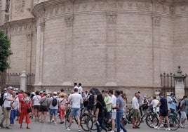 La Catedral de Sevilla cuelga el cartel de completo con más de 8.000 visitantes diarios