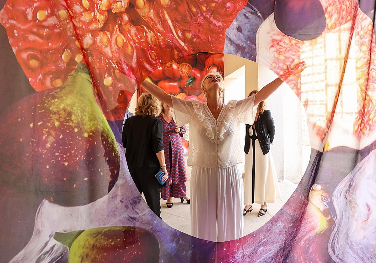 En la exposición 'Tablao' convergen la obra de alrededor de 40 creadores nacidos después de 1980