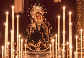 Procesión extraordinaria de la Virgen de los Dolores para conmemorar el 250 aniversario servita en Alcalá de Guadaira