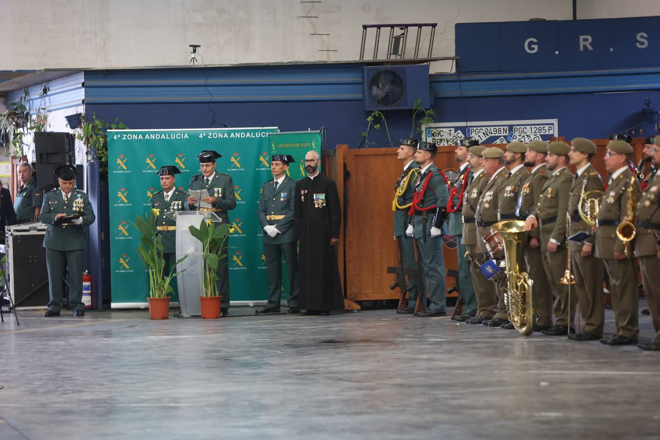 Celebración del día de la Virgen del Pilar en la comandancia de la Guardia Civil de Sevilla