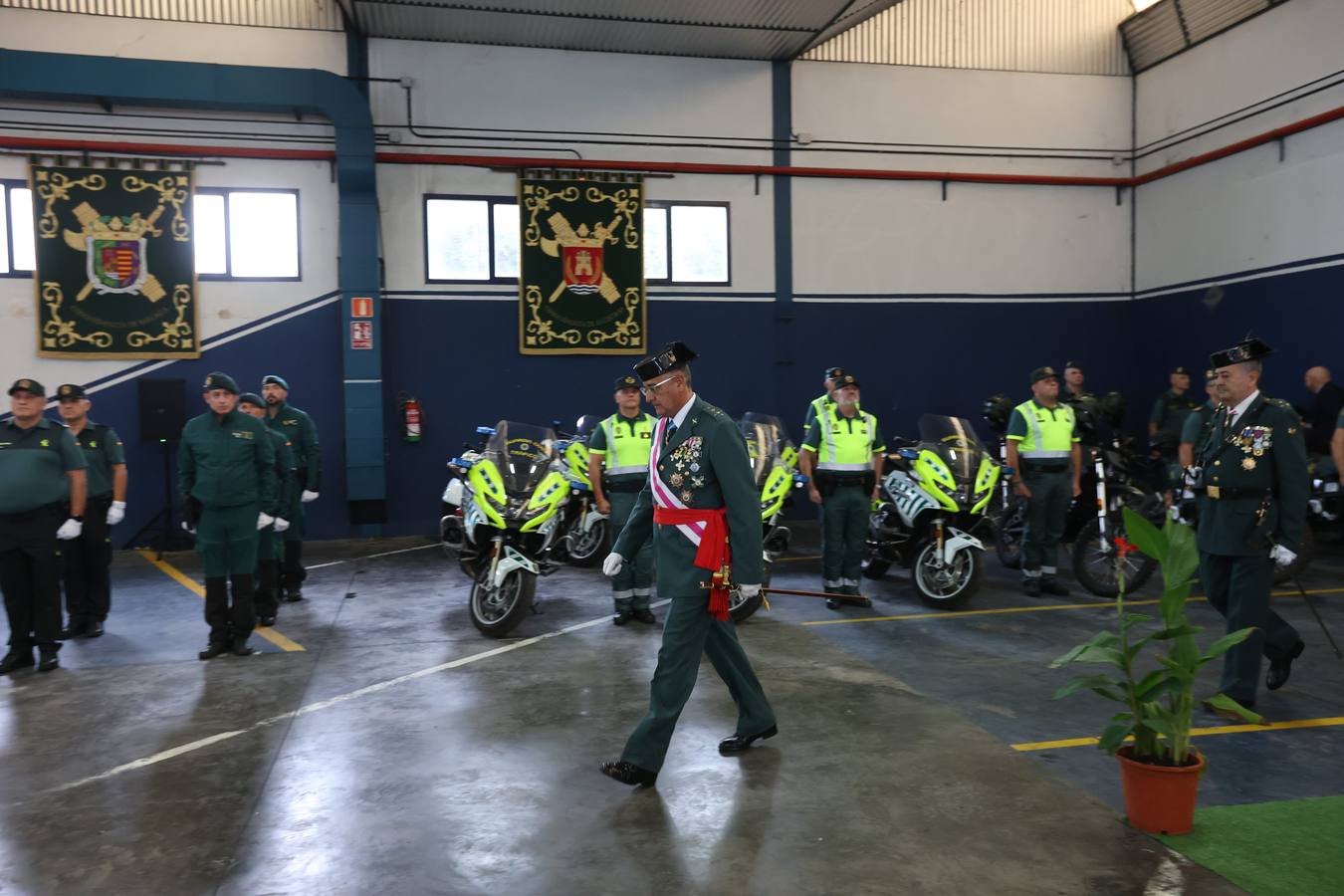 Celebración del día de la Virgen del Pilar en la comandancia de la Guardia Civil de Sevilla