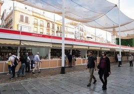 La Feria del Libro Antiguo se afianza tras su traslado a la Plaza de San Francisco y pide más presupuesto para crecer