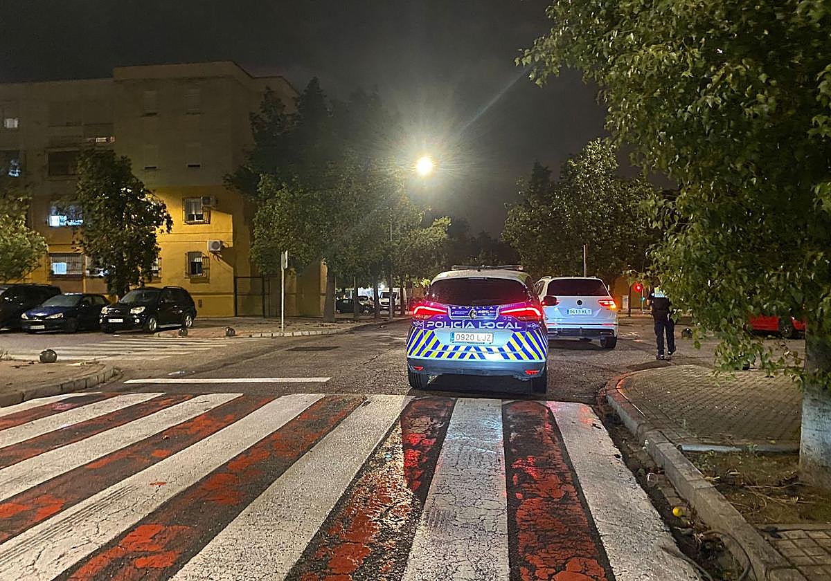 Un agente de la Policía Nacional en una redada en las Tres Mil, en una imagen de archivo