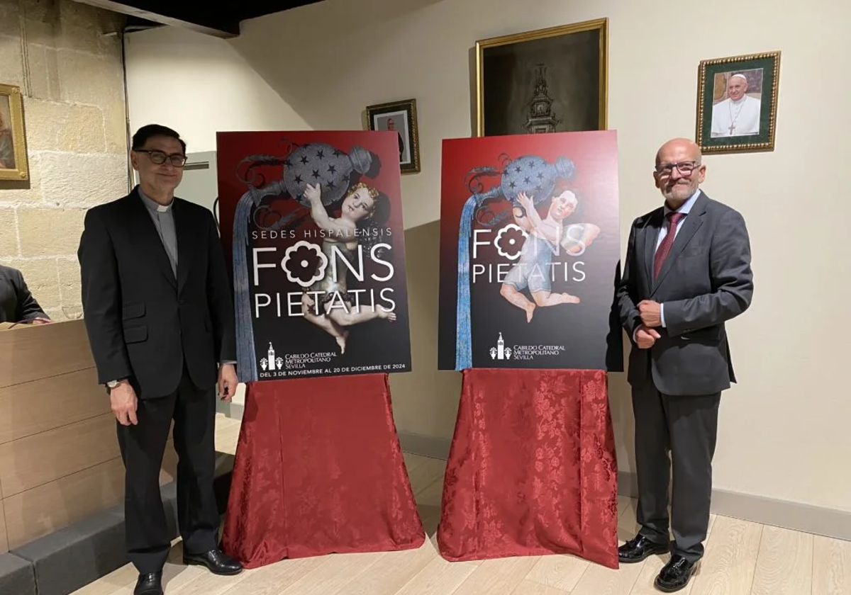 Francisco José Ortiz y Francisco Rovira en la presentación del cartel de la exposición 'Sedes hispalensis: fons pietatis'